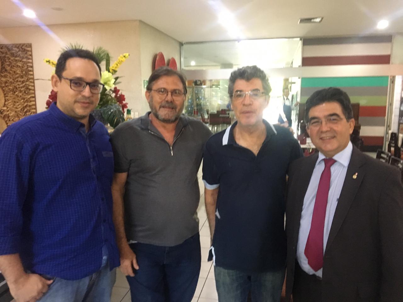 O advogado João Ricardo, Luiz Brandão, Paulo Betti e o deputado Limma no Luxor Hotel